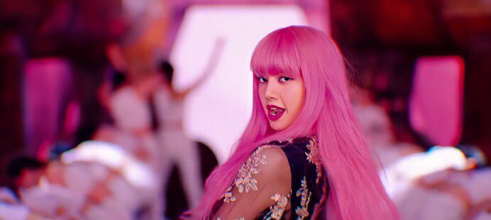 Cantik bgt kek barbie omg😭pinkkeu💖

#LISA