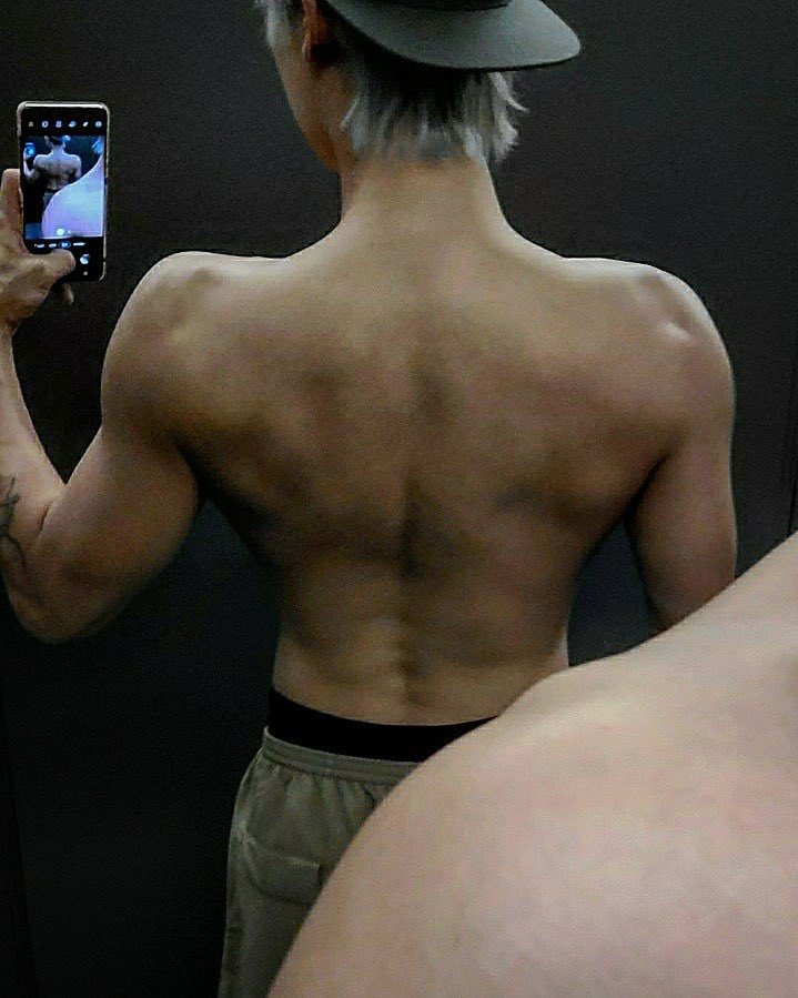 chaosmito12's tweet photo. Chanyeol desde el Elyxion se empezó a poner mamado, solo que se aplanó su trasero...quisiera saber porque...

#EXO @weareoneEXO https://t.co/EkP6GVa1X8