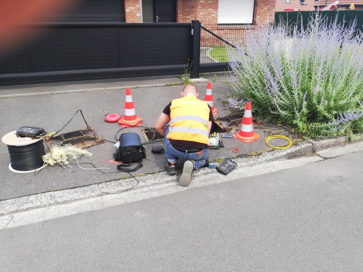dwattier64's tweet photo. La fibre Orange est arrivée à la maison 😊
Merci à Antoine. Tarek et Rudy de l Uindf qui ont réalisé du très bon travail car pas ce n était pas simple de récupérer les fourreaux du domicile👍
@EugnieW https://t.co/qIMC9HxMKF