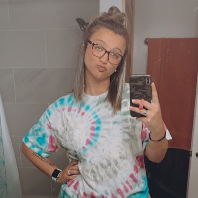 annaethompson's tweet photo. new hair who this? #NewProfilePic https://t.co/aiKiFTvxdi