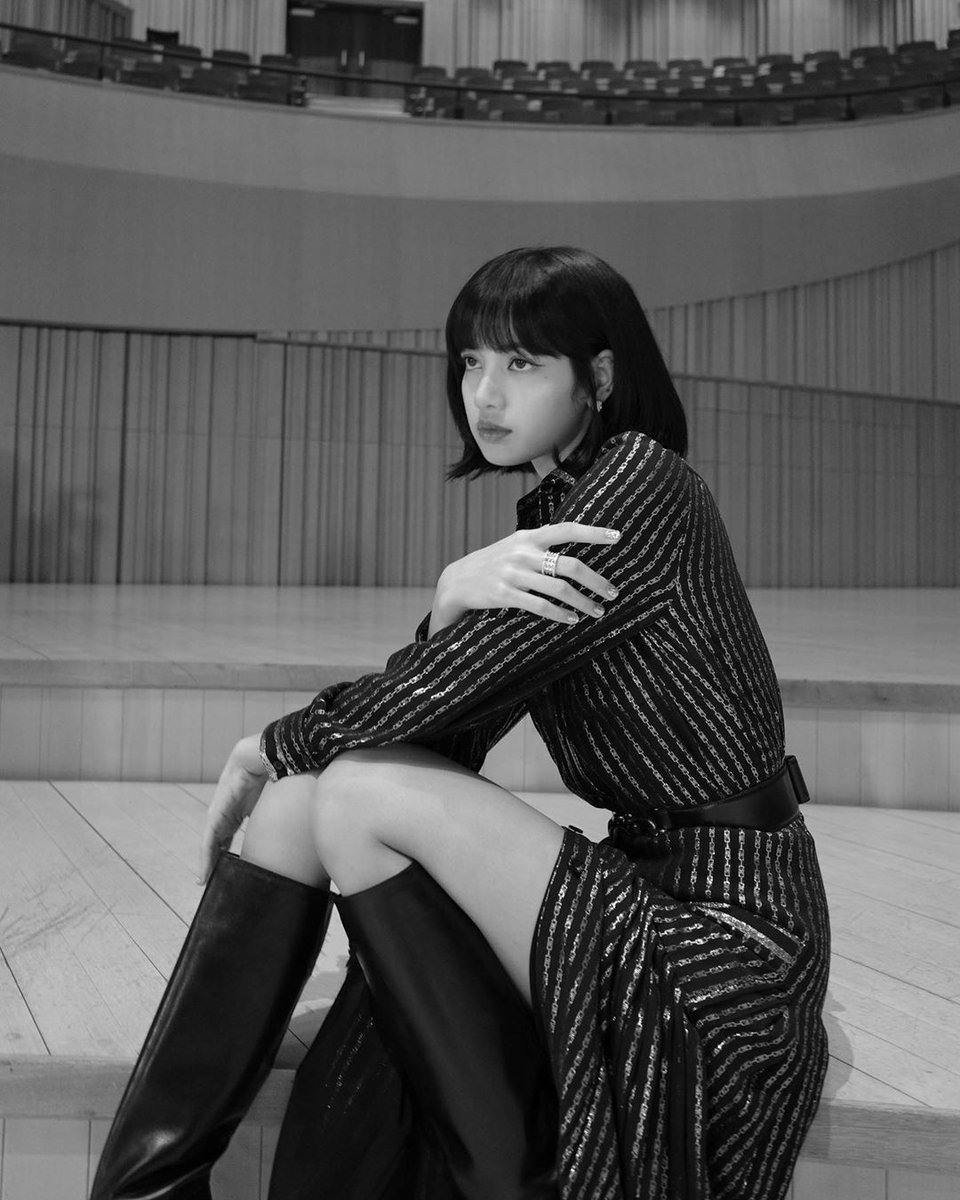 Omg she's so pretty
#LISA