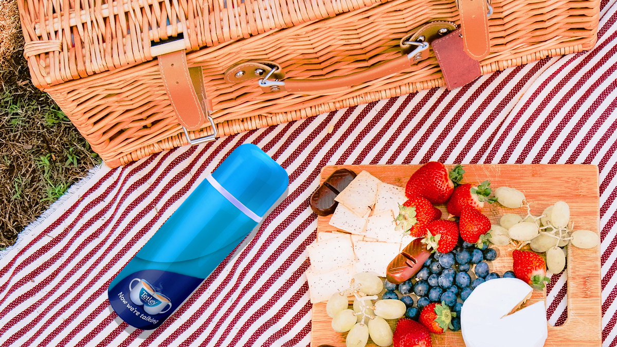 We’ve been thinking about enjoying a picnic in the
sunshine. A flask of Tetley is an essential, but what else
is in your picnic basket? https://t.co/1W0XvvpHnW