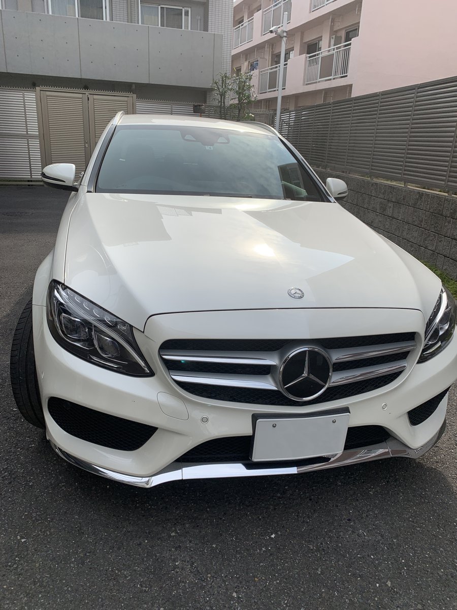 今井マサキ はじめはベンツなんて って思ってるところはあったけど 実際乗ってみると欠点が見当たらないとてもいい 車だった 外装が白で内装は赤のレザーシートってところもお気に入りだった ブレーキホールドの機能を知ったらなかなか普通の車に戻れ