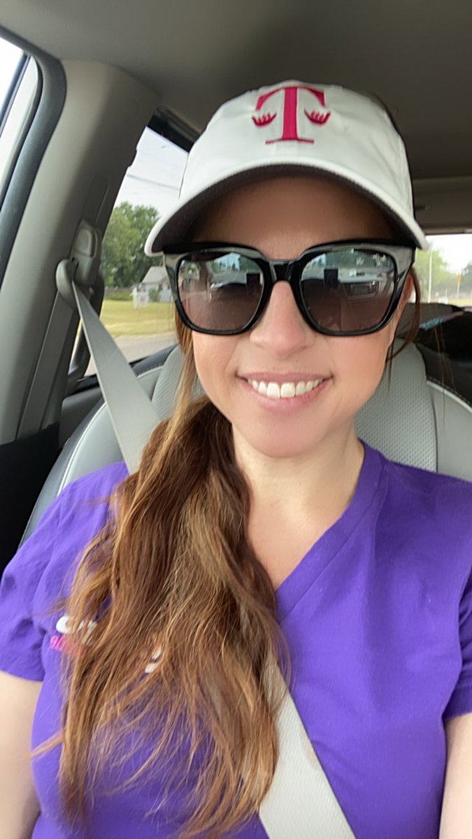 basketbowboss's tweet photo. Full #murple today #fridayfeeling #metrobytmobile #thenewtmobile #purplelife #livepurple 💜💓💜 https://t.co/Mvm2wa6ved