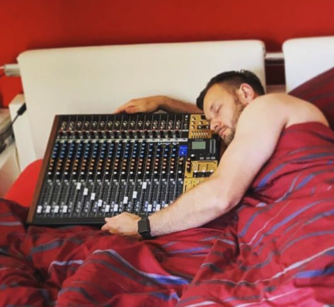 TASCAMpro's tweet photo. The Model 24 is the marrying type.
@lemartmusic
https://t.co/pj0rOE7jJD
#TASCAM #tascam_usa #Model24 #portastudio #mixer #audiointerface #analog #multitrack #24track #recorder
#beats https://t.co/5N25CbTuuO