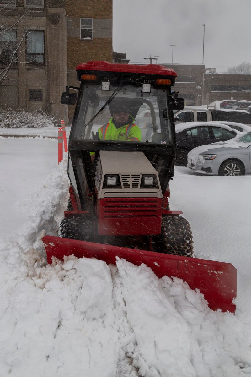 CSL_Group_Ltd's tweet image. #FlashbackFriday to our crews at Juravinski Hospital and Cancer Centre Foundation cleaning up after a beautiful snowfall ☃️🚜
.
.
#snowcleanup #commercialgroundskeeping #keepingyourworldbeautiful #landscaping #snowremoval #propertymaintenance