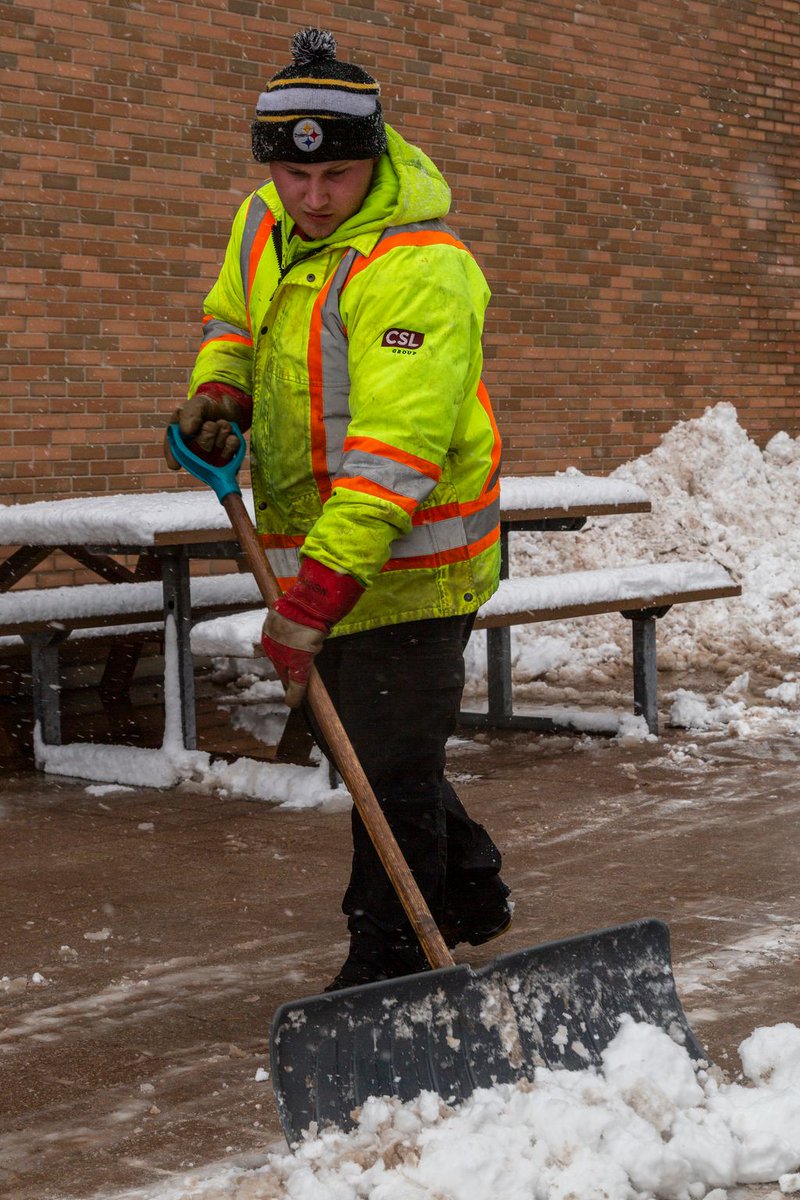 CSL_Group_Ltd's tweet image. #FlashbackFriday to our crews at Juravinski Hospital and Cancer Centre Foundation cleaning up after a beautiful snowfall ☃️🚜
.
.
#snowcleanup #commercialgroundskeeping #keepingyourworldbeautiful #landscaping #snowremoval #propertymaintenance