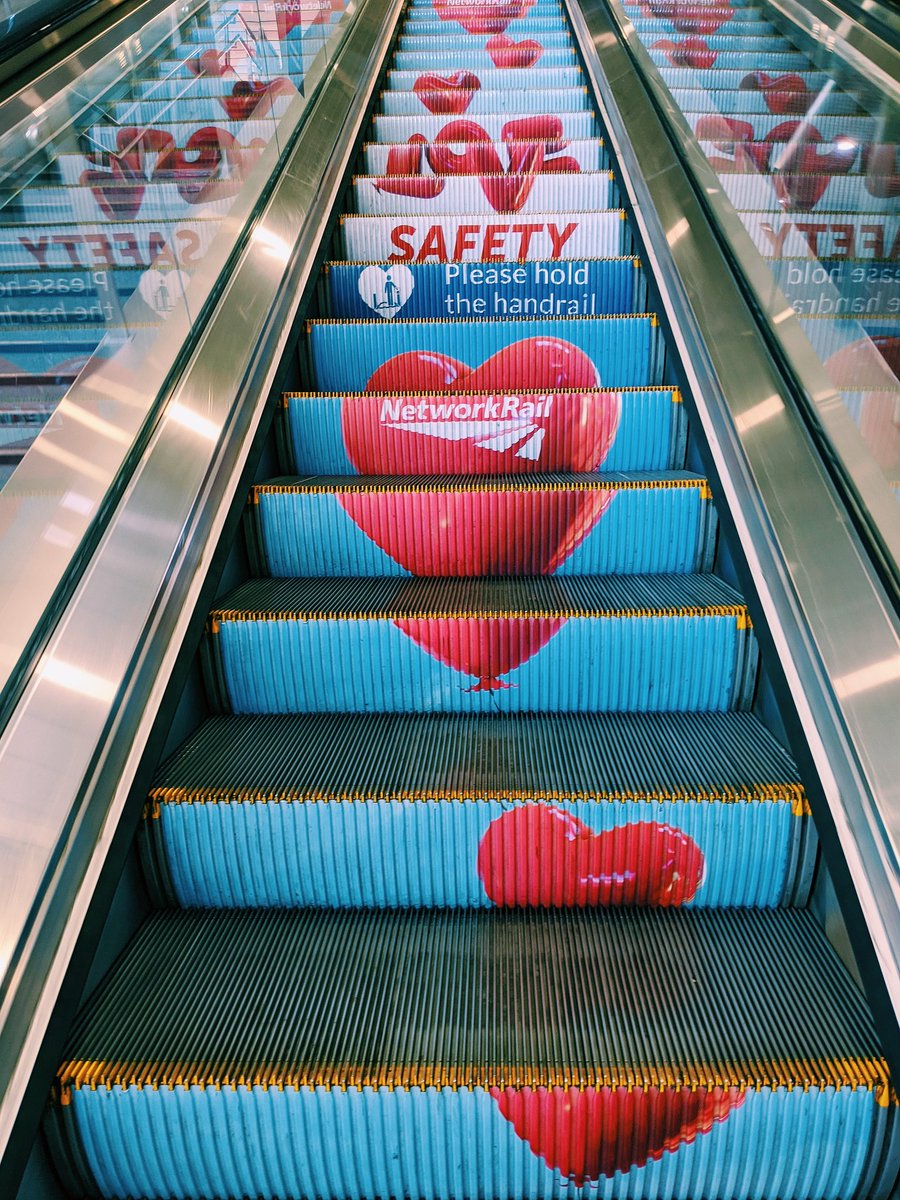 London Bridge Station • St Valentine's Day? No, just a lot of (new) hearts. As I headed up the escalator, the expansive silence in what is normally one of the busiest train stations in the country was ever more apparent / Trip into central London; No. 6