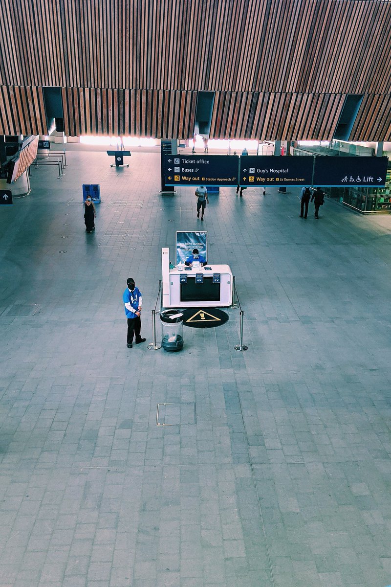 London Bridge Station • St Valentine's Day? No, just a lot of (new) hearts. As I headed up the escalator, the expansive silence in what is normally one of the busiest train stations in the country was ever more apparent / Trip into central London; No. 6