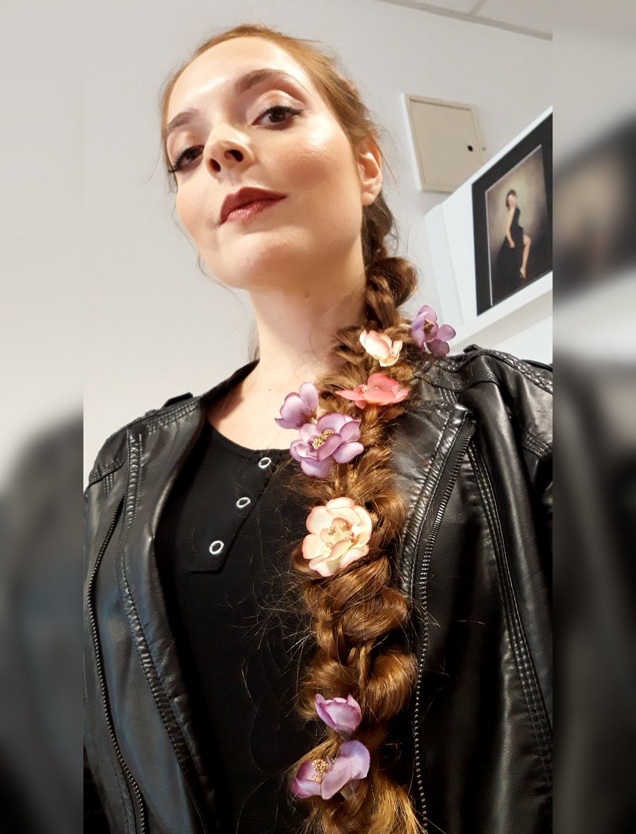 diana_therose's tweet photo. Makeup and hair by #DéboraMakeupAndHair 🌸💕🌼
#verylongbraid #rapunzelbraid #selfie #naturalginger #gorgeous #diva #princess #queen #sweet #smile #woman #beauty #beautiful #beautifulwoman #redhead #ginger #gingergirl #dianarosa #lifestyle #influencer #blogger #hairstyle https://t.co/vAY04yEcwi