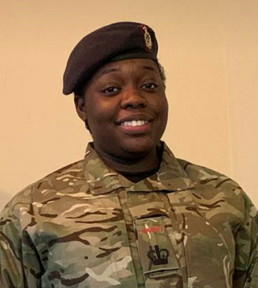 7CoyGLSEACF tweet media