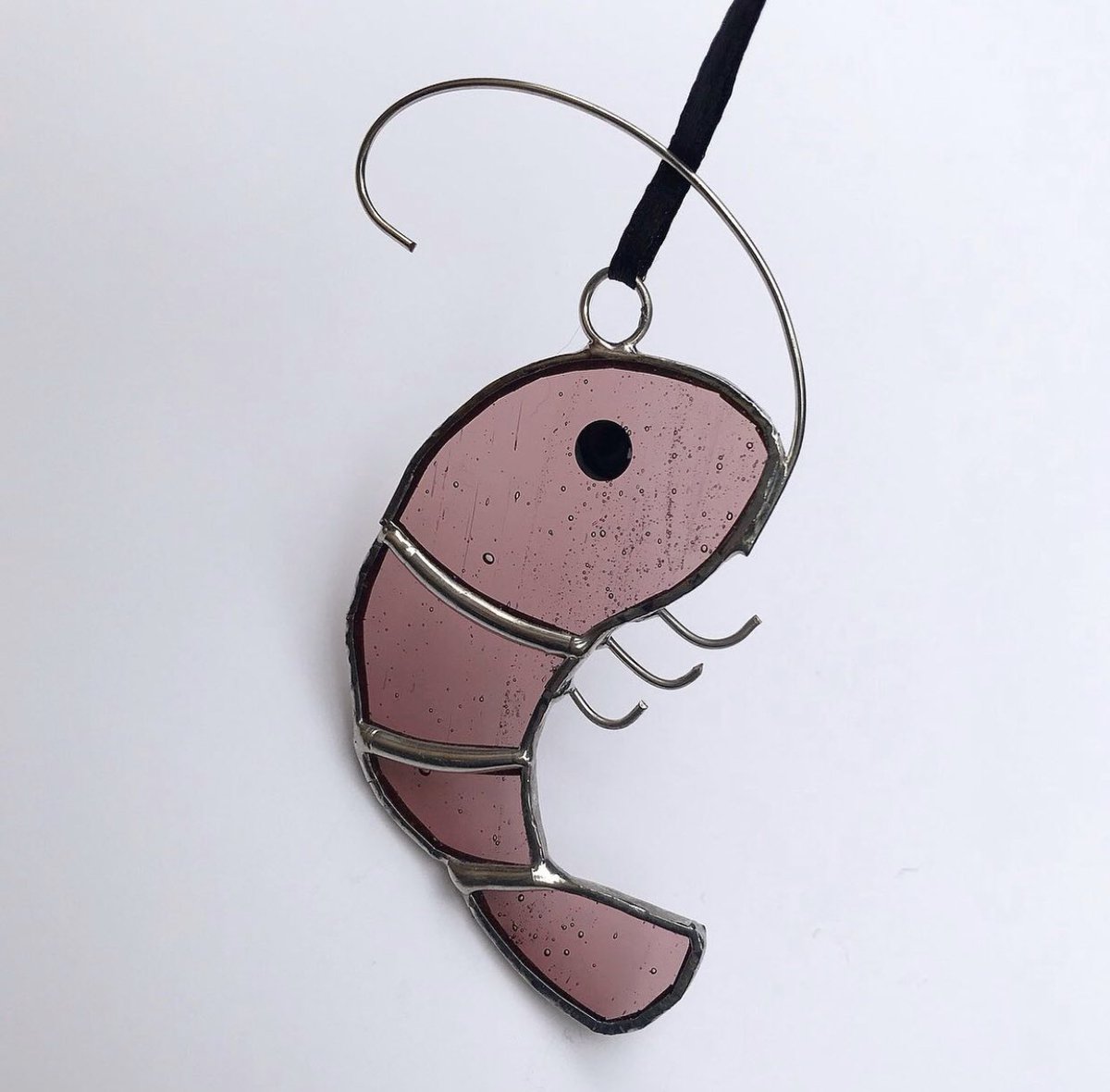 craftyglassldn's tweet image. GIVEAWAY! RT &amp;amp; FOLLOW to win this lil prawn friend. A lil Friday treat. I was so blown away by the response to my first shop update that I wanted to say thank you! I’ll pick a winner on Sunday at 6pm. Good luck! 🦐💕✨