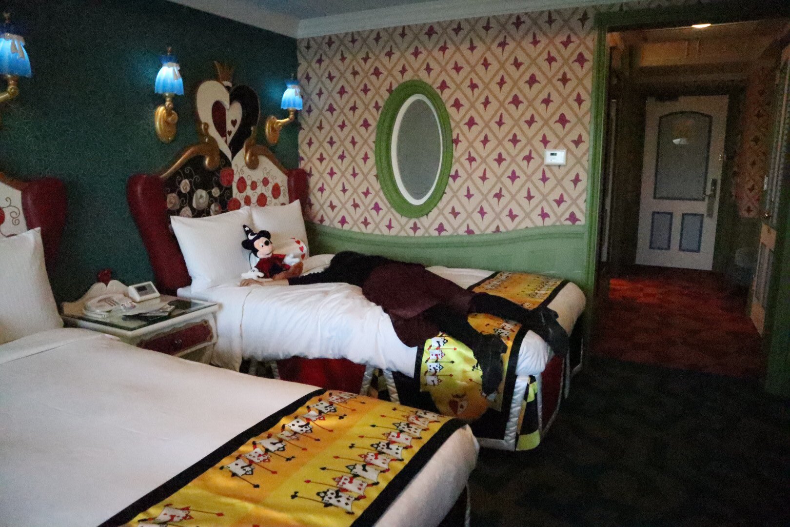 国宮 D垢 古からアリスオタクなのでディズニー作品で一番好きなのはふしぎの国のアリス だし ツイステはハーツラビュル推しだし 原典 翻訳版and洋書版 読みすぎて頁引きちぎれたし 卒業研究がアリス関連になったし 部屋入った瞬間は写真の通りだから普通 国宮 D垢 古からアリスオタクなのでディズニー作品で一番好きなのはふしぎの国のアリス だし ツイステはハーツラビュル推しだし 原典 翻訳版and洋書版 読みすぎて頁引きちぎれたし 卒業研究がアリス関連になったし 部屋入った瞬間は写真の通りだから普通