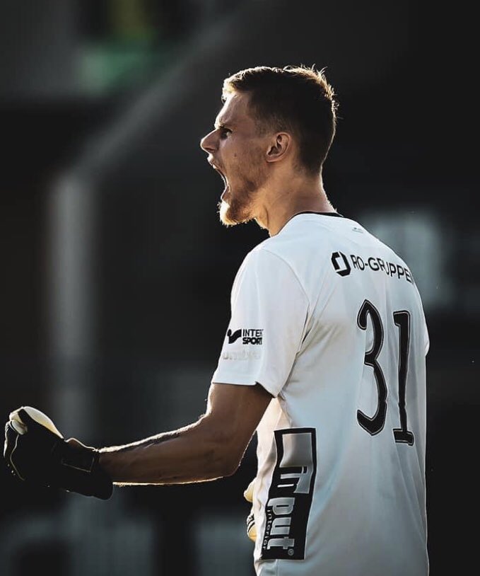 Timronn's tweet image. Vidare till semifinal i cupen och är otroligt stolt över att få tillhöra den här fantastiska truppen💛🖤 #Elfsborg #vitillsammans