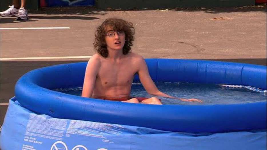 prxncesss_jpg's tweet photo. What I see when you guys thirst for timothee chalamet https://t.co/Jc31QRT0rd