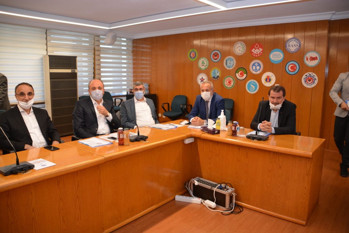 soydan_alaattin's tweet photo. #kıdemimedokunma  Çalışma hayatını direk ilgilendiren bir konu için, kendi Bakanlığı yerine Hazine ve Maliye Bakanı’nın bu kadar çırpınması ve toplantılar yapması niyeti yeterince ortaya koymuyor mu? https://t.co/oUNYQUGQIZ