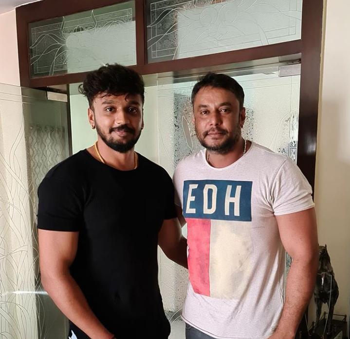 Darshanfansclu4's tweet photo. Today's Exclusive Pic Of Boss With Dhanveer Anna ❤😍

#dboss #dbossfan #dboss_fan #darshan
#challengingstardarshan #roberrt
#SpreadBossism @dasadarshan https://t.co/tmb3xAqpRz