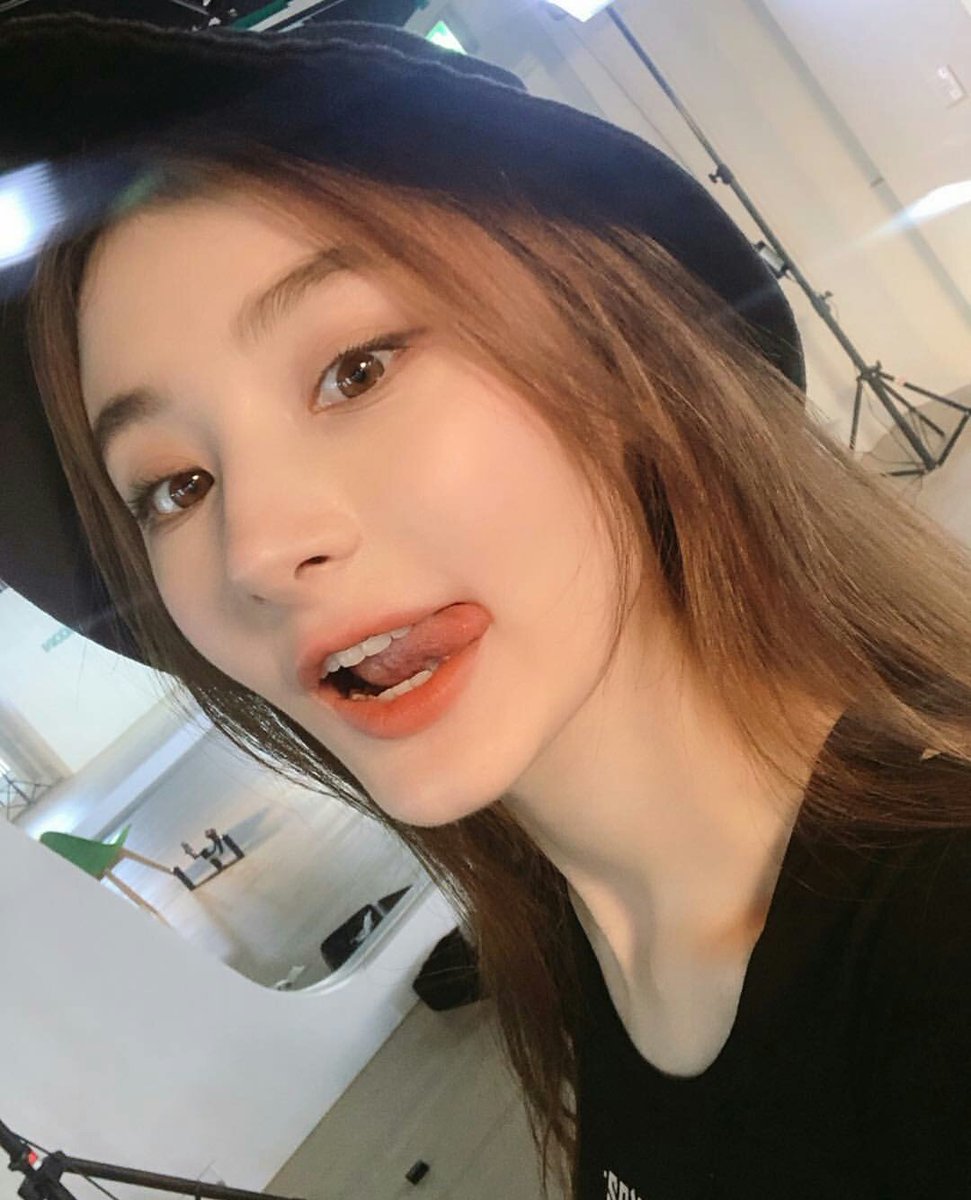 Jeoniefox's tweet photo. Год так быстро прошёл😋
Кажется, что совсем недавно вышел клип  ‹Take the wheel›💫
Время так быстро летит.

#happyLANAVERSARY  #OneYearWithLana https://t.co/DqZrpkGWHG
