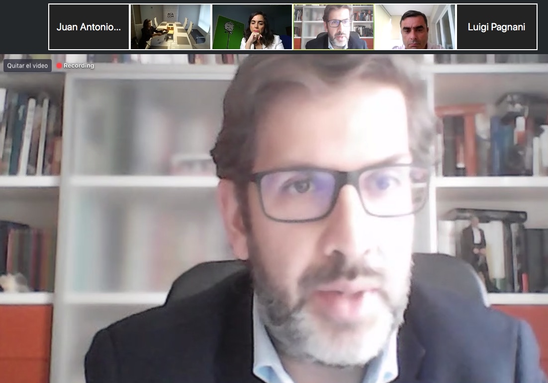 Da comienzo el primer webinar de AGACOM, con la participación de <a href="/FabianValeroABG/">Fabián Valero</a>, socio de <a href="/ZeresLaboral/">Zeres Abogados</a> (Vigo) y Catarina Capeans, socia de <a href="/DespachoVento/">VENTO</a> (A Coruña), con la moderación de <a href="/veronicaletrada/">Verónica Suárez García</a>, directora de @SfFormacion