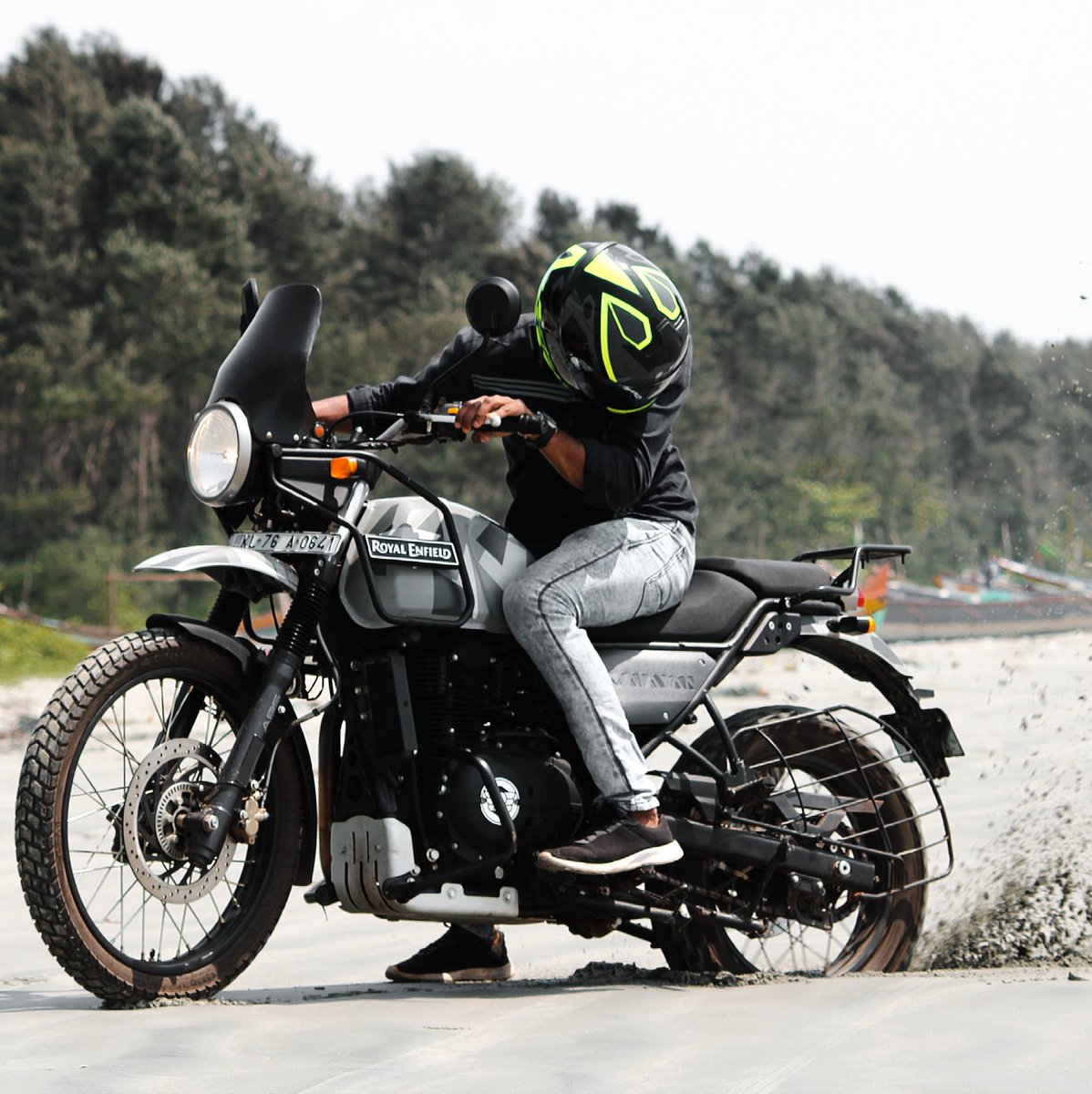 I_mi_dhun's tweet photo. You can't be sad while riding a bike...π¦
.
.
#tb π
.
.
.
.
#Himalayan #sleet #ls2 #himalayansleet #thikkodidriveinbeach #beach #Kerala #mallugram #musicallyindia #indian #royalenfield #himalayansleet #picoftheday #solindia #ls2india #Kerala #Kozhikode #calicut #mallu https://t.co/Zcqa57kxrZ