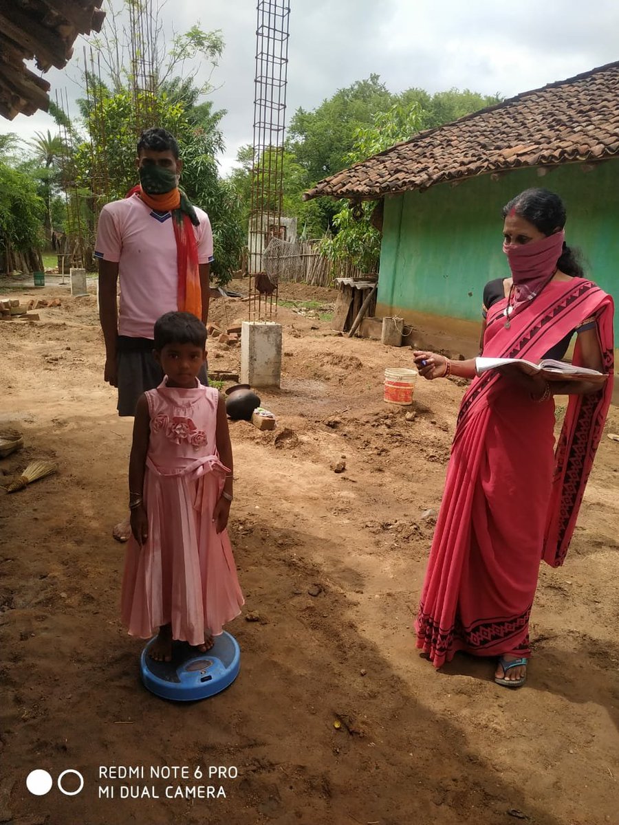 WcdNarayanpur's tweet photo. आंगनवाड़ी कार्यकर्ताओं के द्वारा घर-घर पहुंचकर बच्चों का वजन लिया जा रहा है। साथ ही उन्हें पोषण पूरक के रुप में चिक्की का भी वितरण किया जा रहा है। 
@NarayanpurDist @MinistryWCD @WCDCgGov @POSHAN_Official @SPreraks @ChhattisgarhCMO @NITIAayog @HealthCgGov @MoHFW_INDIA https://t.co/4f2hN5o0cl