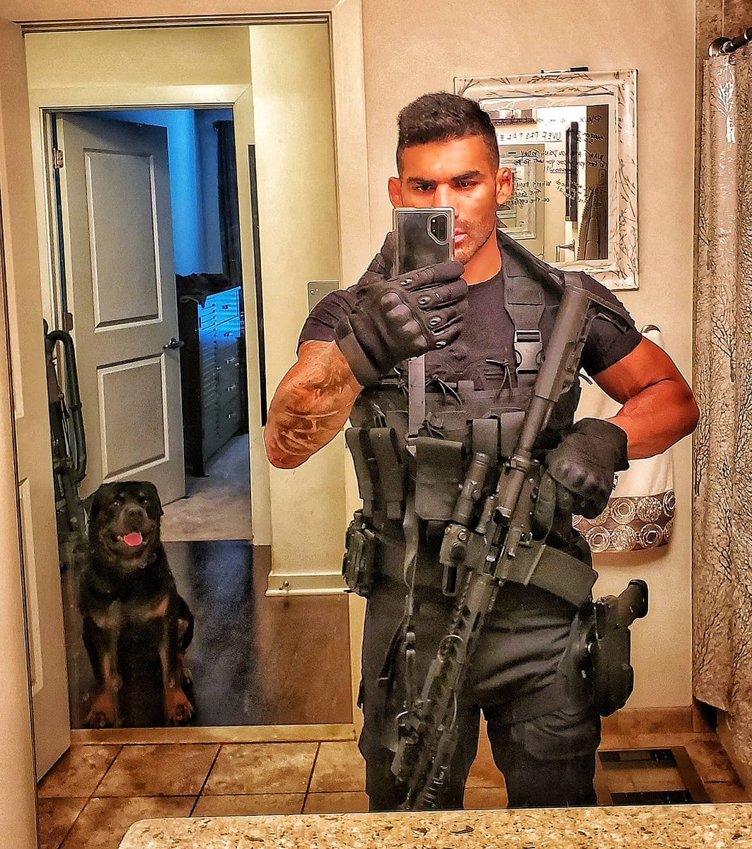 lymangoodmma's tweet photo. When your shooting gear helps with an audition for a role. News coming soon π¬
#movie #2a #2ndamendment #audition #military #tactical #chestrig #battlebelt #holster #ar15 #modernmaterial #hecklerandkoch #hkvp9 #556 #9mmpistol #jessekorman #numbertwelvelookslikeyou #alwaysmoving https://t.co/RYlvR0FHbZ