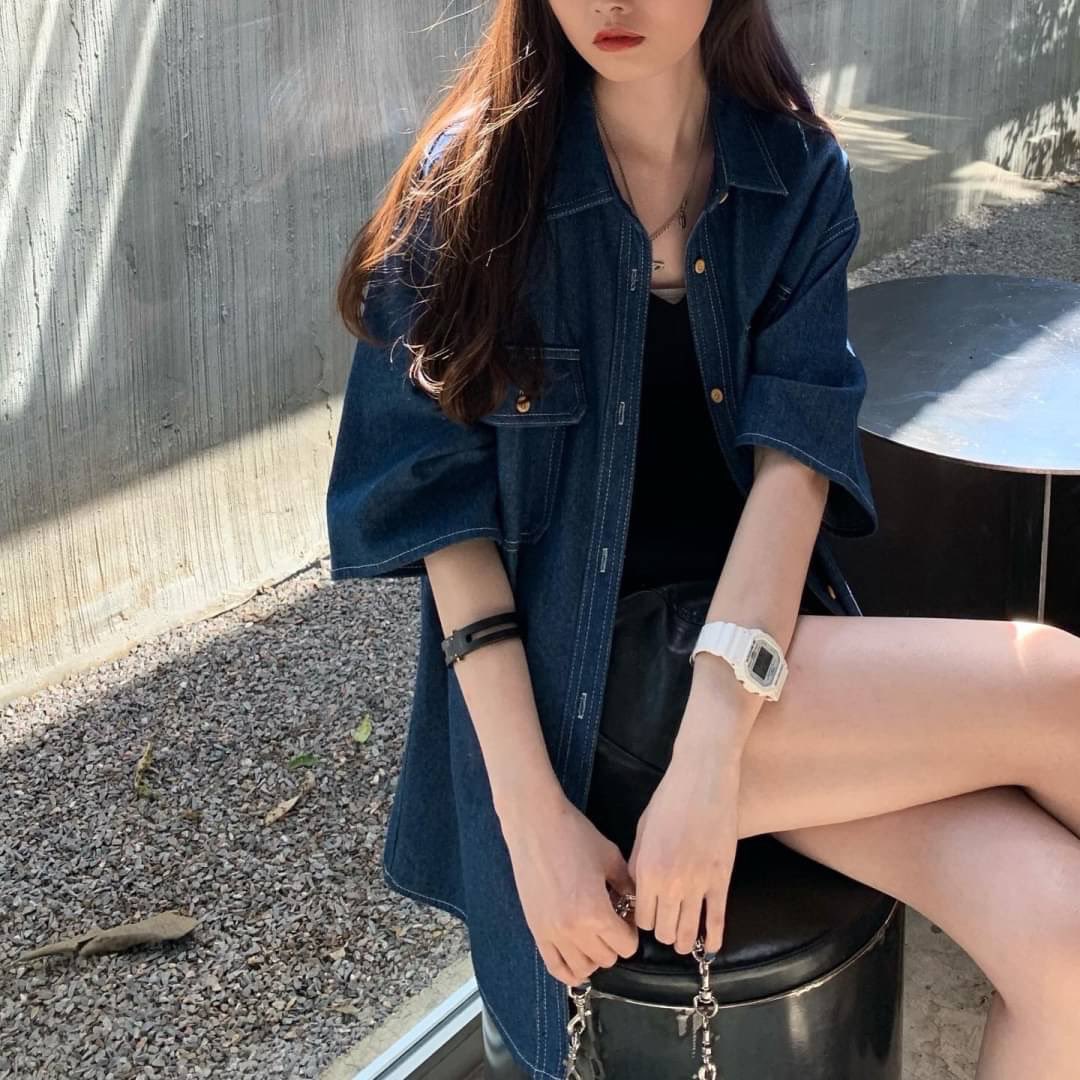 noboclo_twt's tweet photo. #a006 ꒰ In stock ꒱
denim oversize 🛋
ใส่เป็นเดรสหรือเสื้อคลุมก็ได้ค่า
ได้ทั้งลุคน่ารัก เท่ เซอร์ๆเลย
price 490. - (470)
— size อก 44” ยาวหน้า 26”
ไหล่ 19” รอบรักแร้ 18”
#poemsinstock (สั่งซื้อแอดไลน์ใน bio) https://t.co/slBfqyODSH
