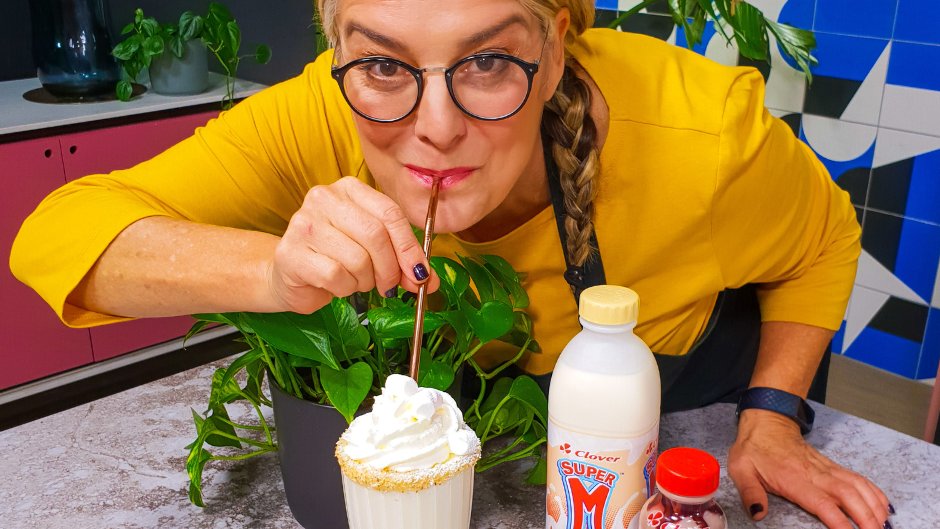 Warm your soul with this decadent @SuperMSA Winter White Hot Chocolate 🥛 bit.ly/SuperMHotCoco #AfternoonExpress