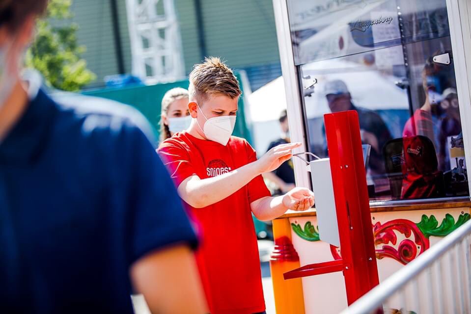 duesselland's tweet photo. Auf dem Gelände sowie an jedem Fahrgeschäft sind Desinfektionsmittelspender aufgestellt! 

Einsteigen, losfahren 😉 geniessen!

Folgt uns auf Instagram https://t.co/biEw57qwRm

Vielen Dank an Anne Orthen für die schönen Aufnahmen. https://t.co/QnpPPaM4Oi