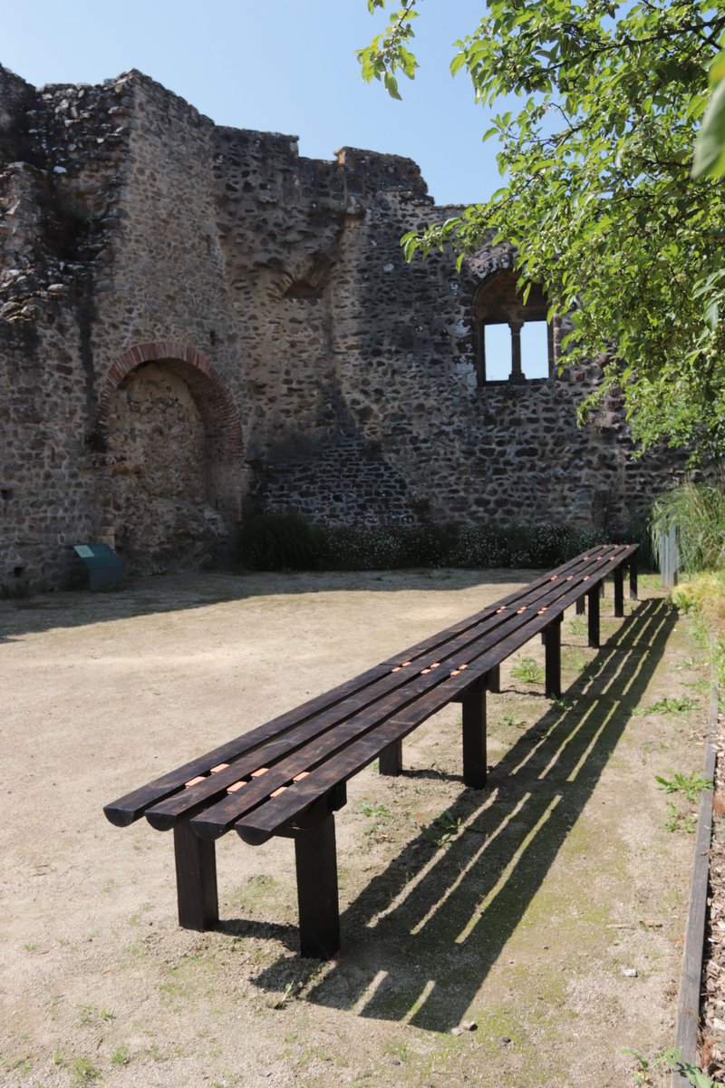 museemayenne's tweet photo. Cette semaine, le musée accueille un tout nouveau banc !

Vous pourrez désormais vous asseoir sur une œuvre de l'artiste Thomas Dellys Designer en bois brûlé et petites plaquettes de céramiques.

#Mayenne © Thomas Dellys https://t.co/ahjB4UpMkn
