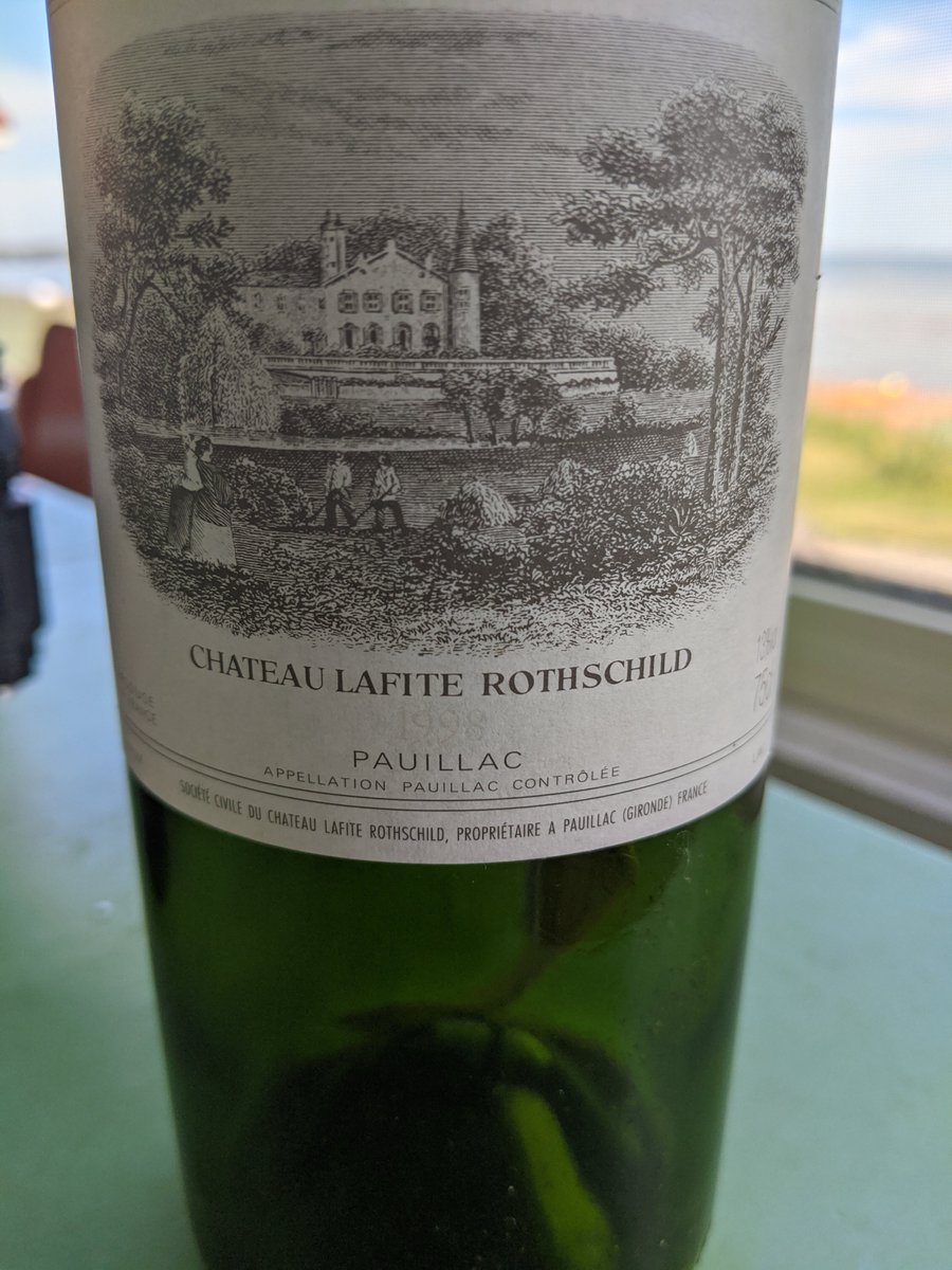 bruc51's tweet photo. This wine will help you forget all bad news. https://t.co/xapkqQyZnP