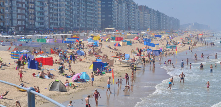 Hoe wij de zomervakantie aan het strand zien? 
- geen reserveringen
- geen afschermparavangs
- geen aparte ingangen

Wel: gezond verstand en meten.

Bekijk onze maatregelen op:

middelkerke.be/nl/over-middel…