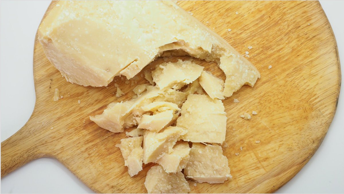 PestoChampion's tweet photo. ♥️😀Day 95 of #UK #lockdown 🌞Making #pesto with chunks of DELICIOUS #ParmigianoReggiano 😋👅#yummy
❤️
#Foodspiration by #London #Foodie #Pestochampion
😋💚 #StaySafe
❤️
#COVID19 #StayAlert #LockdownDiaries #coronavirus #heatwaveuk #Foldio #FridayFeeling #myfoldio #foldio2 https://t.co/L0hpPb9qil