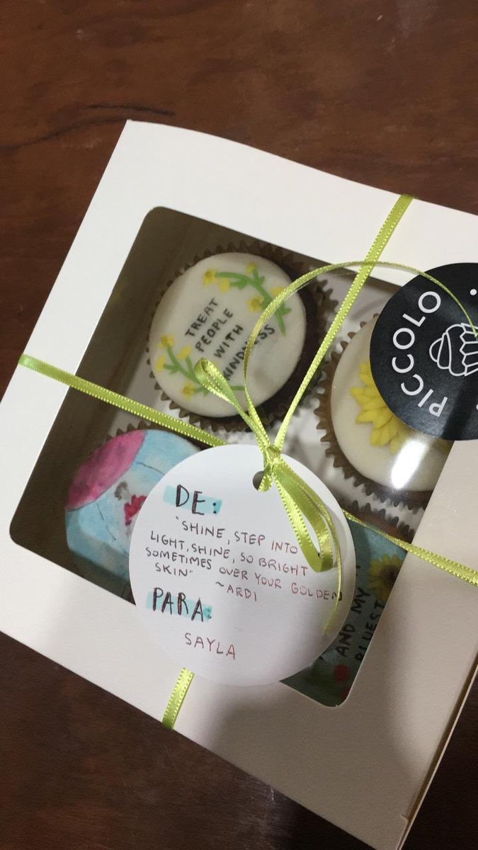 adorewalls94s's tweet photo. Solo les vengo a decir que una vez una amiga me regalo cupcakes de la cARA DE HARRY Y CON FRASES DE FINE LINE, les juro que fue lo mejor que pude recibir ✨💖 https://t.co/y0OEsFiCeO