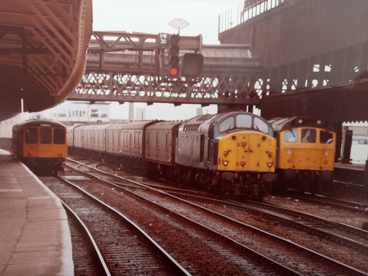 CliffeLights's tweet photo. A grey old day in Manchester Piccadilly. I have shown this before to β¦@robinprice1975β© but I make no apologies for doing so again. Love the #DerbySulzer banking engine story associated with this pic. These were the good old days π#FortiesOnFriday https://t.co/ke3vsaQdyd