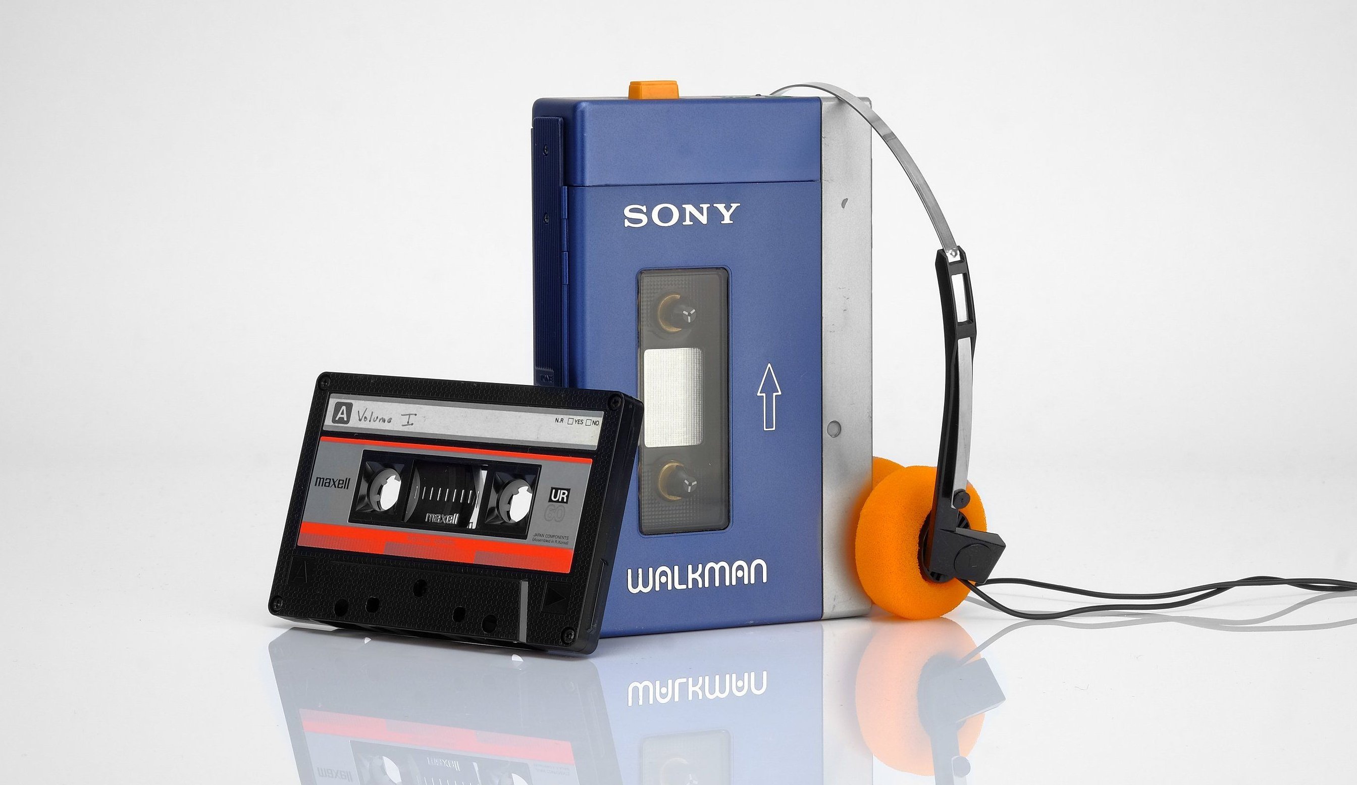 Sony walkman кассетный купить. Кассетный плеер Sony Walkman TPS-l2. Sony Walkman TPS-l2 1979. Аудиоплеер Sony Walkman 1979.