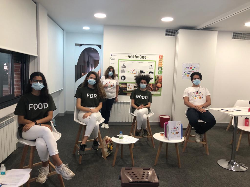 ColegiosLogos's tweet photo. SharEat y LOGOS premiados en el evento de INNOVACIÓN SOCIAL MAÑANA 2020!!!!!
ALBA, ALICIA, LUCÍA y ALBERTO con su proyecto de emprendimiento SharEat, ganadores de su categoría Bachillerato-Universidades con mejor proyecto
nacional dentro del RETO ALIMENTACIÓN RESPONSABLE. https://t.co/jmffayDzUm