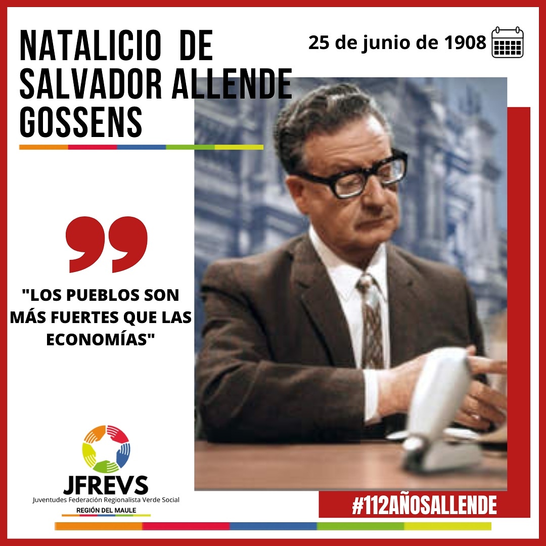 Jfrevs_maule's tweet photo. 🗣️"Los pueblos son más fuertes que las economías". Así recordamos el natalicio del médico, ministro, diputado, senador que alcanzó la presidencia de nuestra República🇨🇱 Salvador Allende Gossens...✊🏻✊🏼✊🏽✊🏾✊🏿 #112AñosAllende #AllendeVive #Jfrevs #JfrevsMaule https://t.co/mRwxIXcQvK