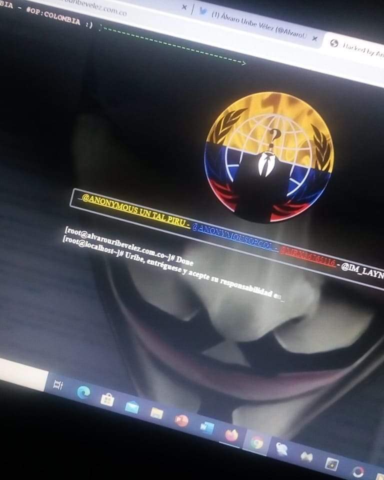 NiicolasCp's tweet photo. #Anonymous Colombia acaba de hackear la página de #Uribe https://t.co/chX6ff2G4o