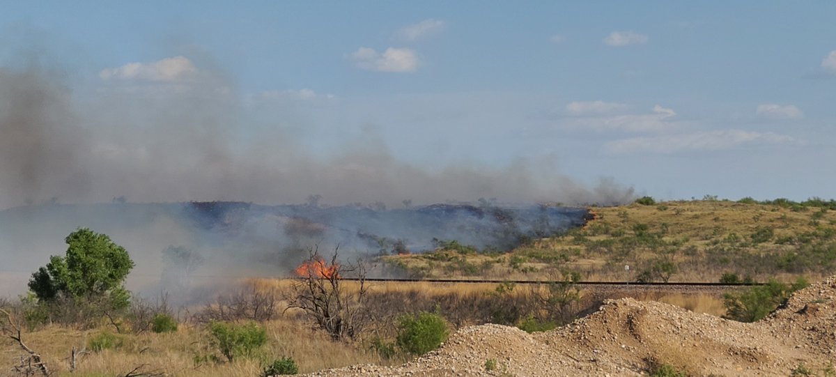 AllHazardsTFS's tweet photo. Update: the #HackberryFire in Potter County is 144 acres and 90% contained. #txfire https://t.co/loLVi216pE