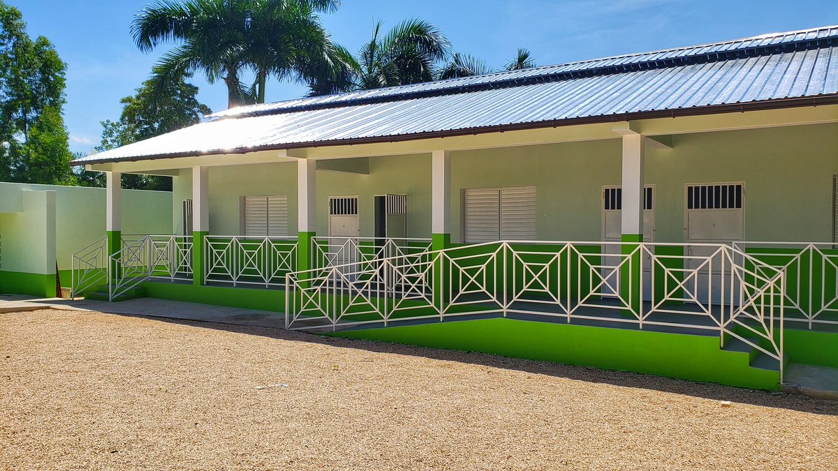 DigicelHT's tweet photo. Ecole St Clair de Saut d'Eau, yon batiman tou nèf ki gentan pare pou resevwa plizyè santèn elèv lekòl. Fondation Digicel detèmine pou kontinye bay edikasyon lebra nan peyi Dayiti

#DigicelFdnHaiti https://t.co/o4N1x2eqJE