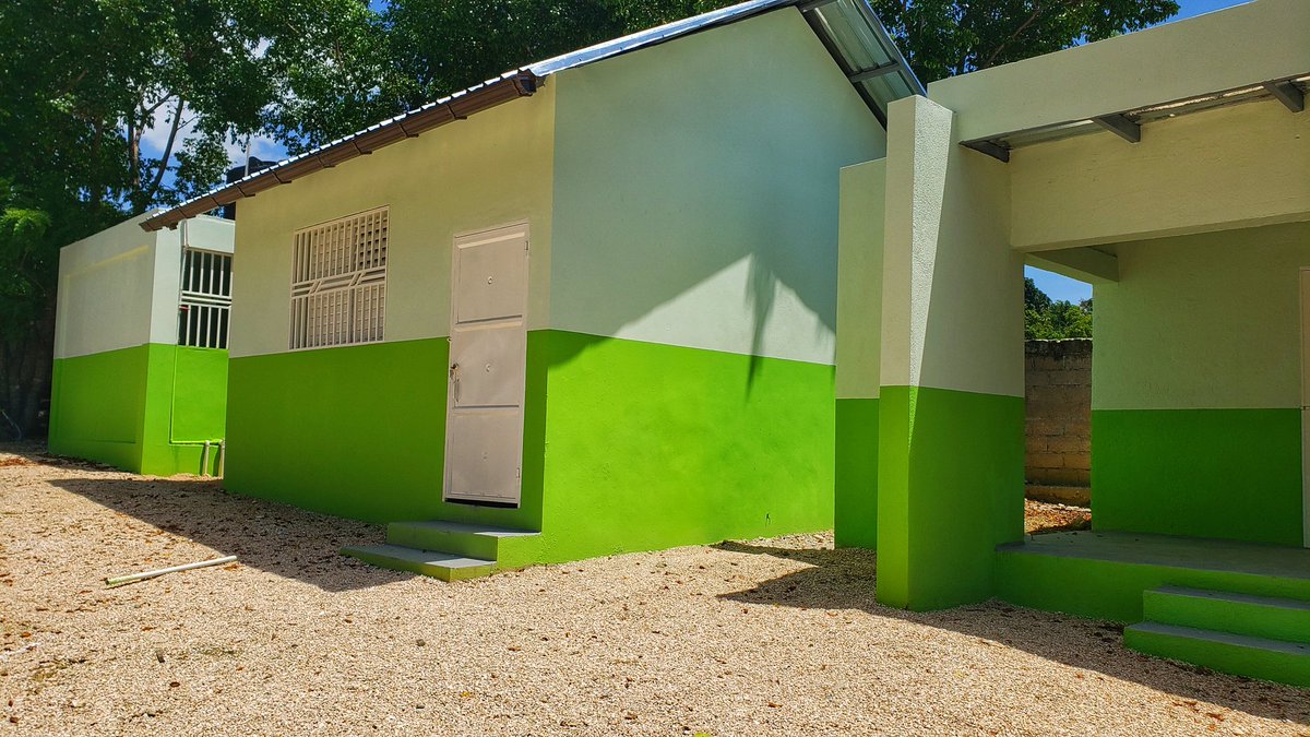 DigicelHT's tweet photo. Ecole St Clair de Saut d'Eau, yon batiman tou nèf ki gentan pare pou resevwa plizyè santèn elèv lekòl. Fondation Digicel detèmine pou kontinye bay edikasyon lebra nan peyi Dayiti

#DigicelFdnHaiti https://t.co/o4N1x2eqJE