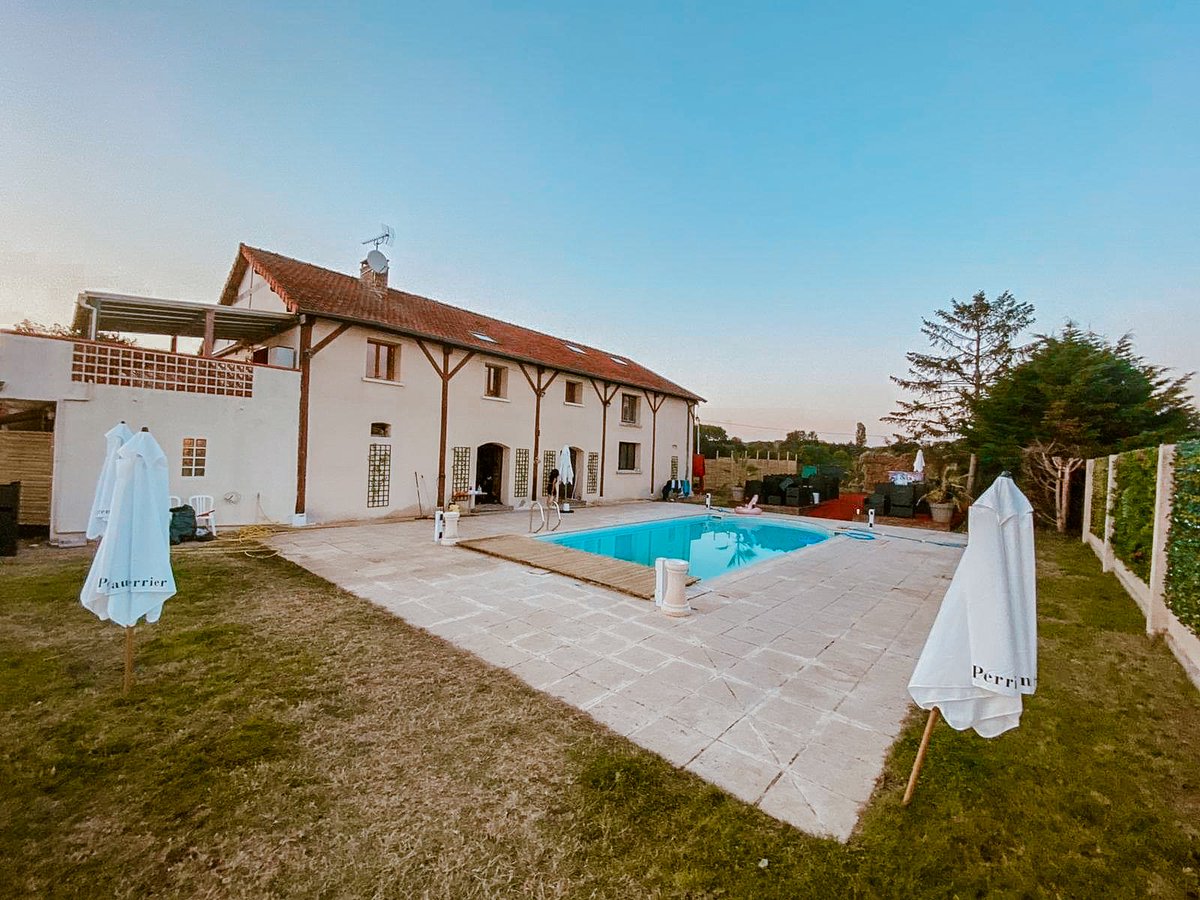 mcseancortez's tweet photo. 🔥LATIN POOL PARTY🔥
💫20 EUROS + 1 CONSO💫
MERCREDI 01 JUILLET
12H00-00H00
🌲JARDIN &amp; PISCINE💦
⚡️SERVICE CHICHA⚡️
💥HOT GOGO💥
Réservations en privée 📲📩
Le Clotai, 77330 OZOIR-LA-FERRIERE
#rt #latinpoolparty #caliente https://t.co/EN7z8lVqVy