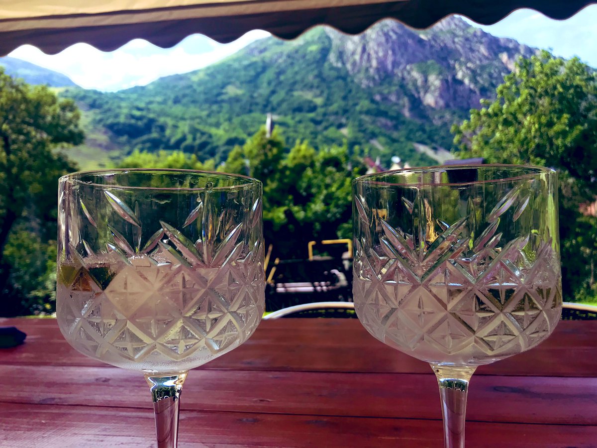 prataloy's tweet photo. ¿Cuál es la frase mas repetida de los que acuden al #PratAloy? QUE BIÉN SE ESTÁ AQUÍ #Restaurant #RestaurantsReopen #restaurants #ValledeAran #ValldAran #ValdAran https://t.co/m0X8qTlX7H