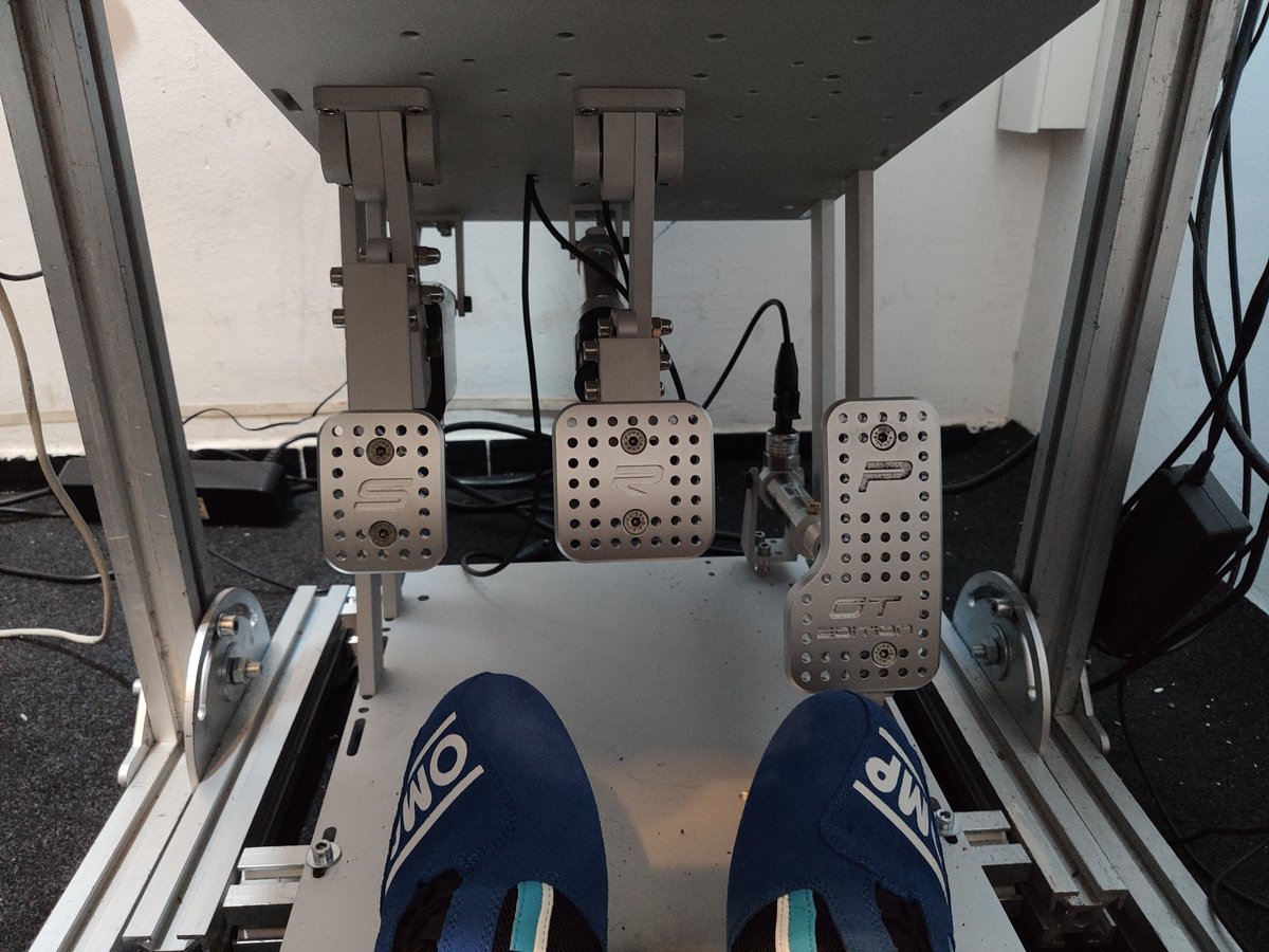 Acabo de tener el privilegio de probar la pedalera <a href="/SRPsimracingpro/">SRP SimRacing-Pro.com</a> versión beta invertidos... Una maravilla, quedan 49 😁😁