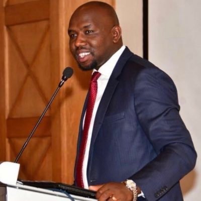 JubileeAsiIiFan's tweet photo. Retweet for Murkomen 🔁
Like for Mutula J❤ https://t.co/YeGUO3i5oC