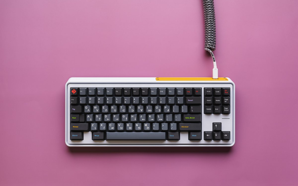 FreshCablez's tweet photo. O̾b̾l̾i̾v̾i̾o̾n̾

Black &amp; White Camo Cable

KeyCaps: GMK Oblivion V2 @drop.

Keyboard: VOLT by Percent Studio https://t.co/2Z8GJmjLnM