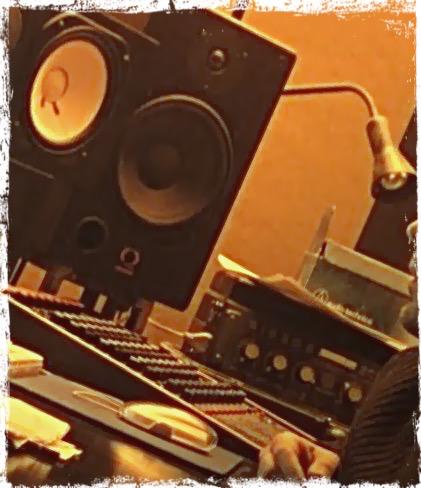 phph71's tweet image. Something cool is up in the air...
Stay tuned! 🤘🎼😎 #music #mix #mastering #remix #remastered #peppeyroad #studio #studiorecording #producer #musiclabel #blendstudio #blender #protools #quested #binsonechorec #federicadilorenzo #gianniblobroma #soundflyrecords