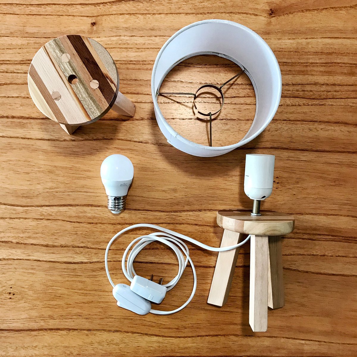 XYLOobjetos's tweet photo. Lámpara STRIBER... nuevo modelo que nos encanta 😍.... pronto disponible en la tienda web 🔜😎
#diseñodeinteriores #diseñoescandinavo #diseñodelamparas #diseñoenmadera #maderarecuperada #diseñorosarino #rosario #maderareciclada #diseñolocal #xyloobjetos #lamparasdediseño https://t.co/DErSUrQyBh