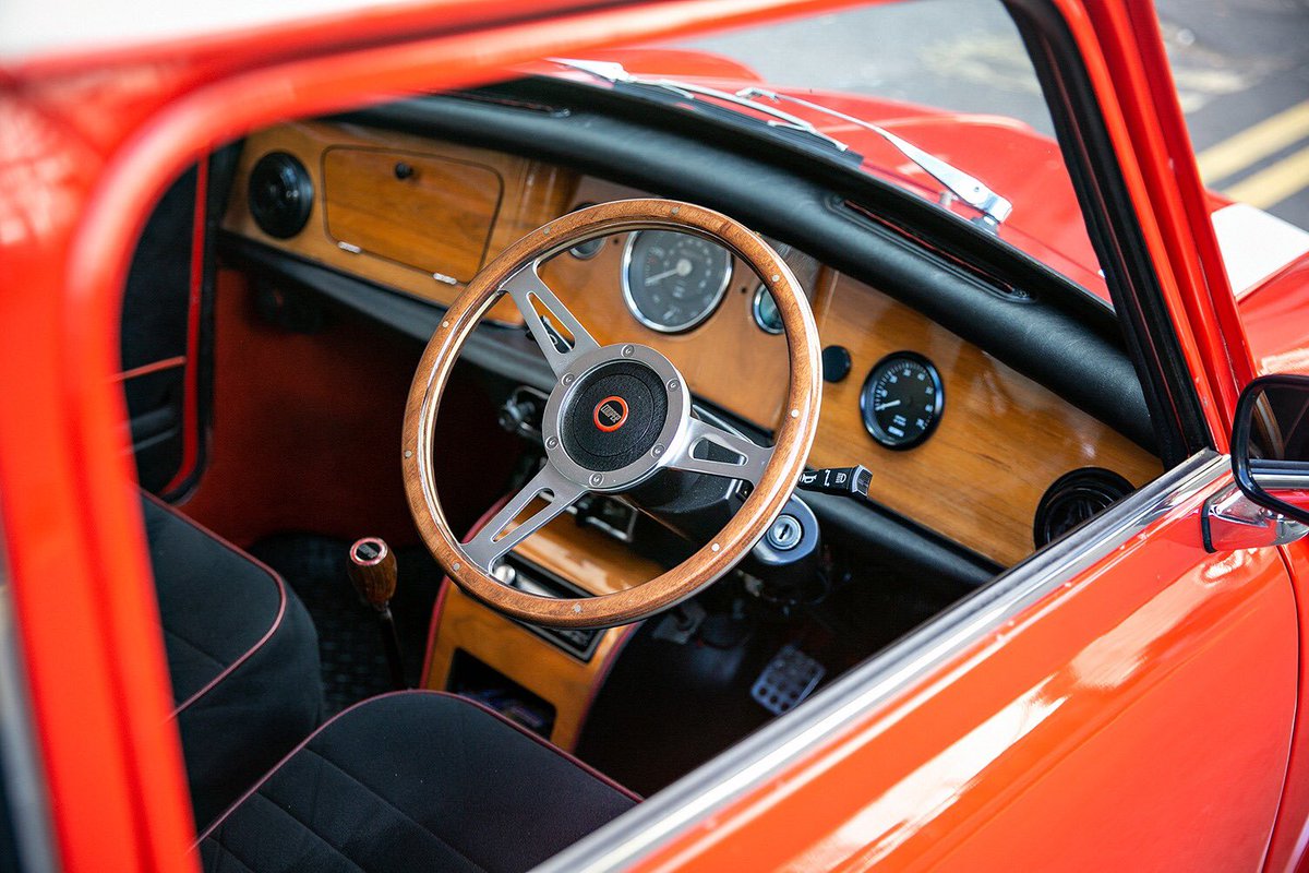 smallcarBIGCITY's tweet photo. Mirror, mirror, on the wall, who has the loveliest interior of them all? Jules certainly has an interior that turns heads; with her polished walnut dash, classical centralised speedo and wooden Moto-Lita steering wheel she adds a level of sophistication to the fleet.
#MiniOffice https://t.co/sCzqVjE5jT